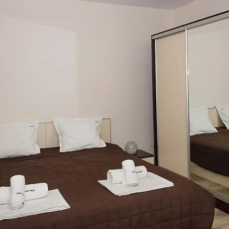 Apartment Cozy 2bd Flat With Balcony And Workspace