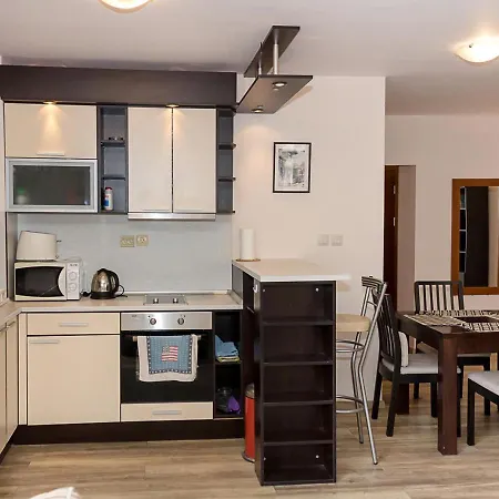 Cozy 2bd Flat With Balcony And Workspace Golden Sands