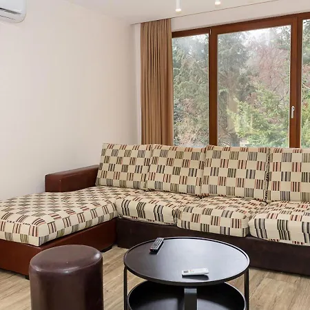 Apartment Cozy 2bd Flat With Balcony And Workspace Golden Sands
