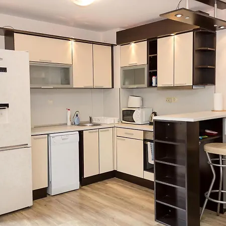 Cozy 2bd Flat With Balcony And Workspace * Golden Sands