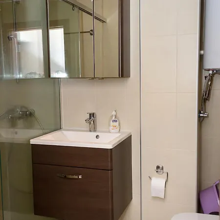 Cozy 2bd Flat With Balcony And Workspace Apartment *