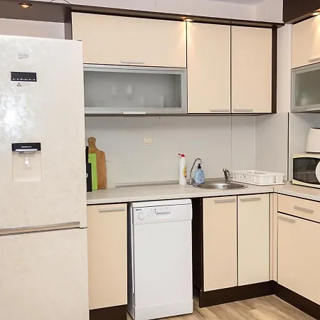 Apartment Cozy 2bd Flat With Balcony And Workspace *