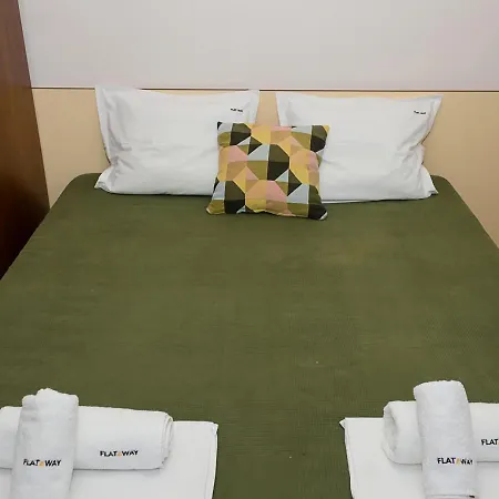 Cozy 2bd Flat With Balcony And Workspace Apartment *